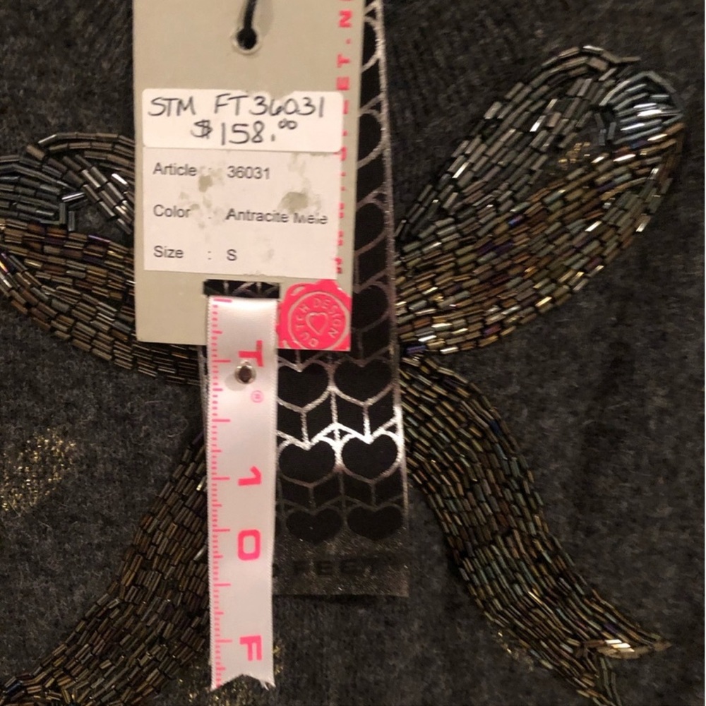 Large 10 FEET DESIGNER GORGEOUS DETAIL GRAY SWEATER W/ GOLD HEARTS - Picture 5 of 9